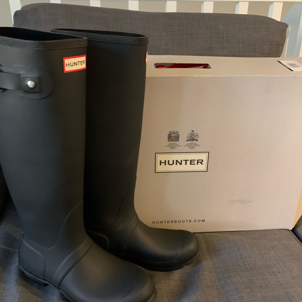 Brand new Black Matte Hunter Boots size 8